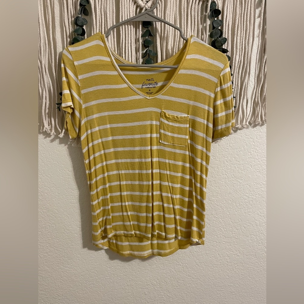 rue 21 v-neck tee
